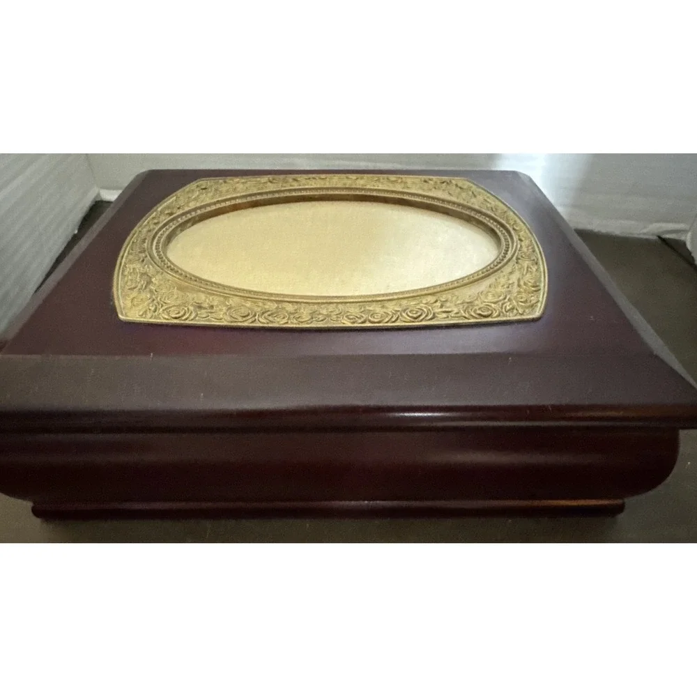 Vintage Elizabeth Arden Wooden Jewelry Box / Photo Box 3.5x5.5